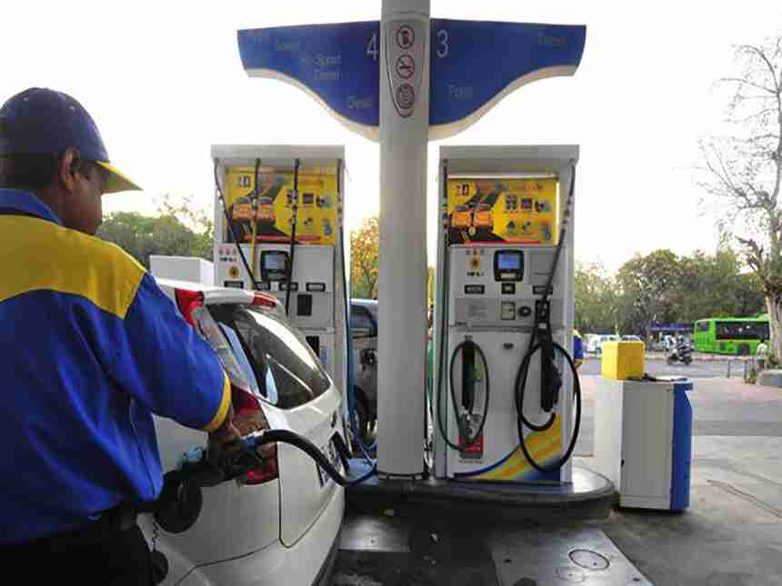 पेट्रोल, डिझेलच्या किमतीत वाढ, रुपया 16 पैशांनी घसरला